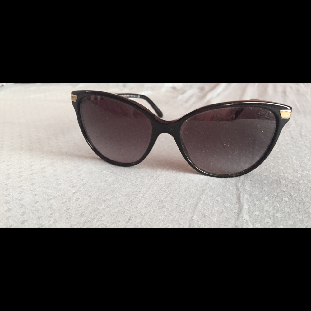 AUTHENTIC BURBERRY SUNGLASSES